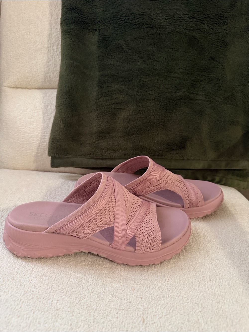 Skechers Women’s Dusty Pink Knit Cross-Band Slide Sandals
